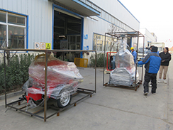 福瑞得機械1臺灌縫機，1臺移動燈車，一臺馬路吹風機打包裝柜出口新加坡